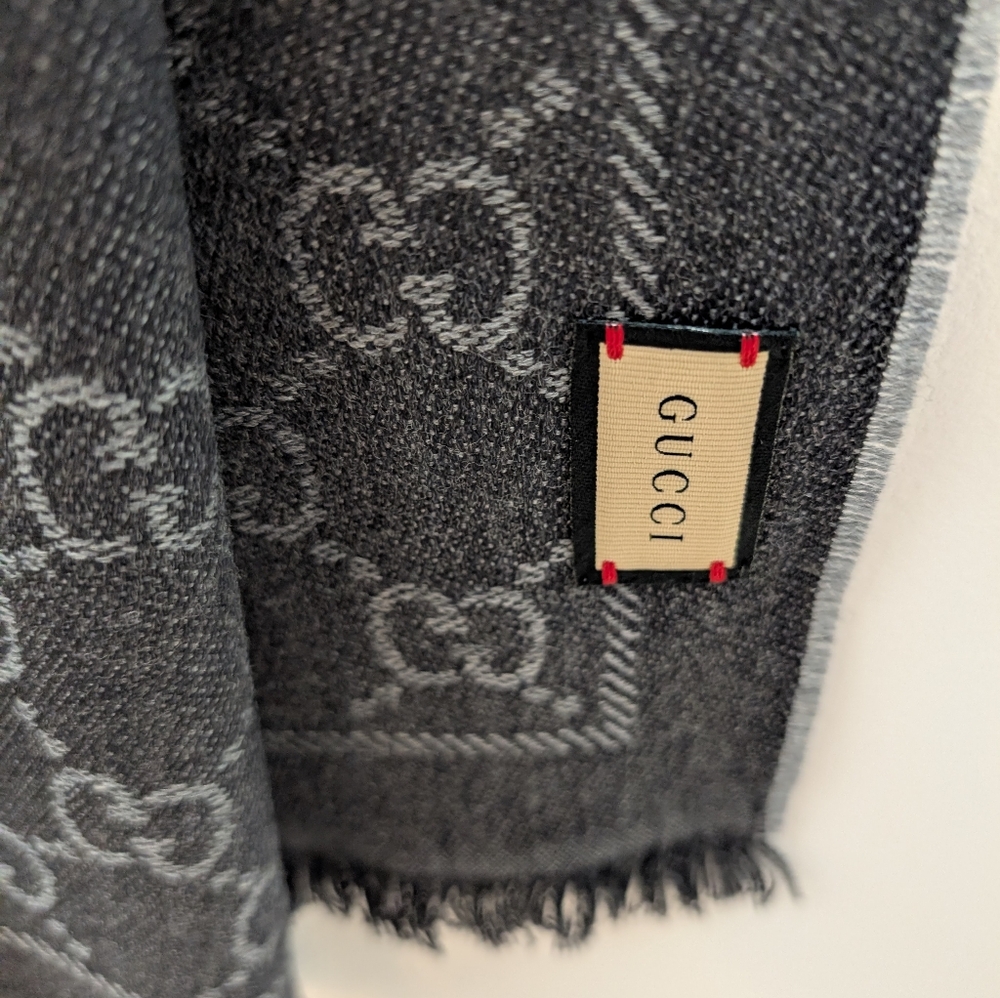 NWT Gucci GG jacquard pattern knitted scarf Grey and Black - Picture 6 of 9